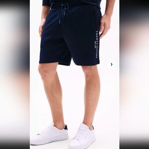 Tommy Hilfiger NEW men's Embroidered Logo Sweat short, size L. Color navy blue.
